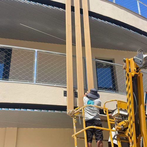 colocacion primeras lamas de madera tecnologica